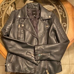 Black faux leather jacket frm Forever 21. In good condition. Worn a few times.
